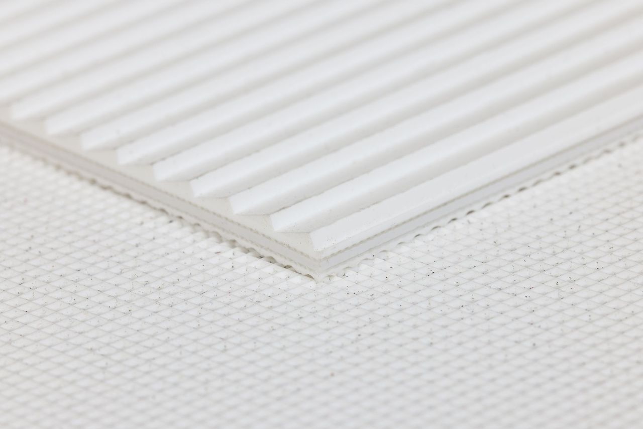 Belting Food Quality PVC 2 Ply 2000mm Saw Tooth White / Diamond Back White